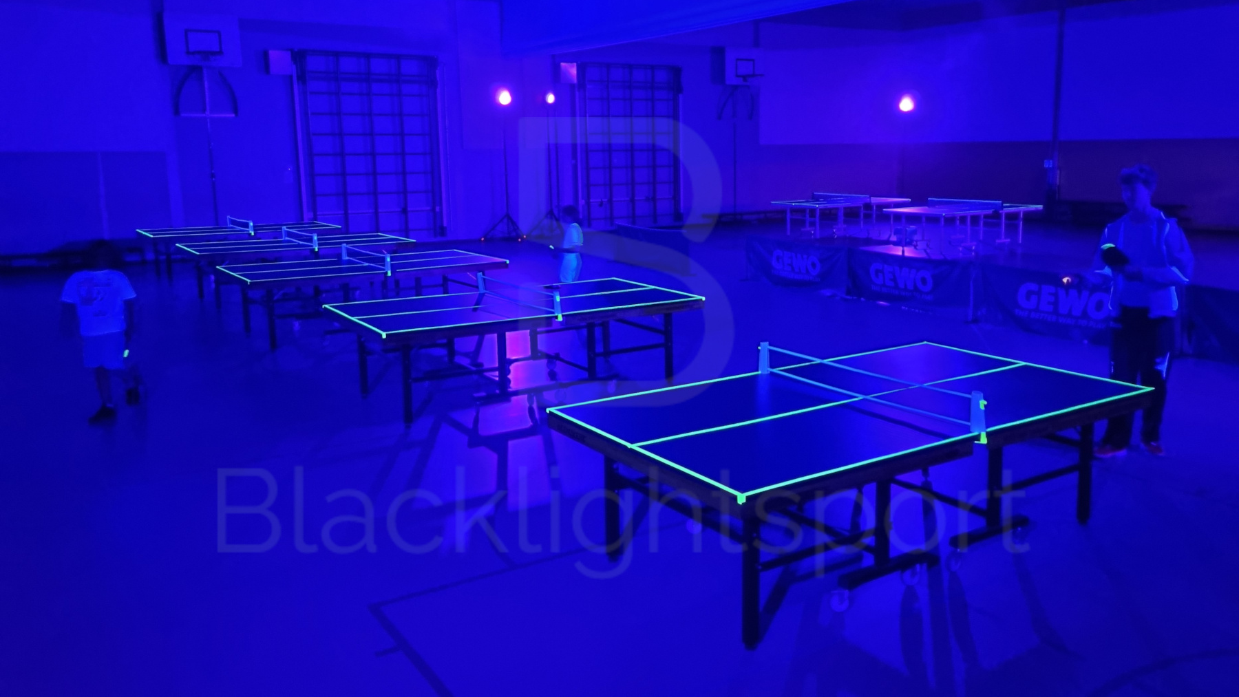 Blacklight Tafeltennis 4 Tafels