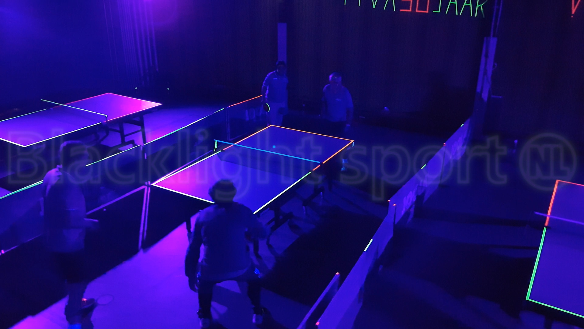 Blacklight tafeltennis 2 tegen 2
