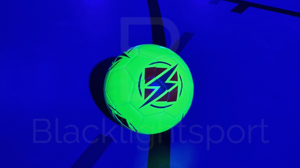 Blacklight zaalvoetbal glow in the dark neon